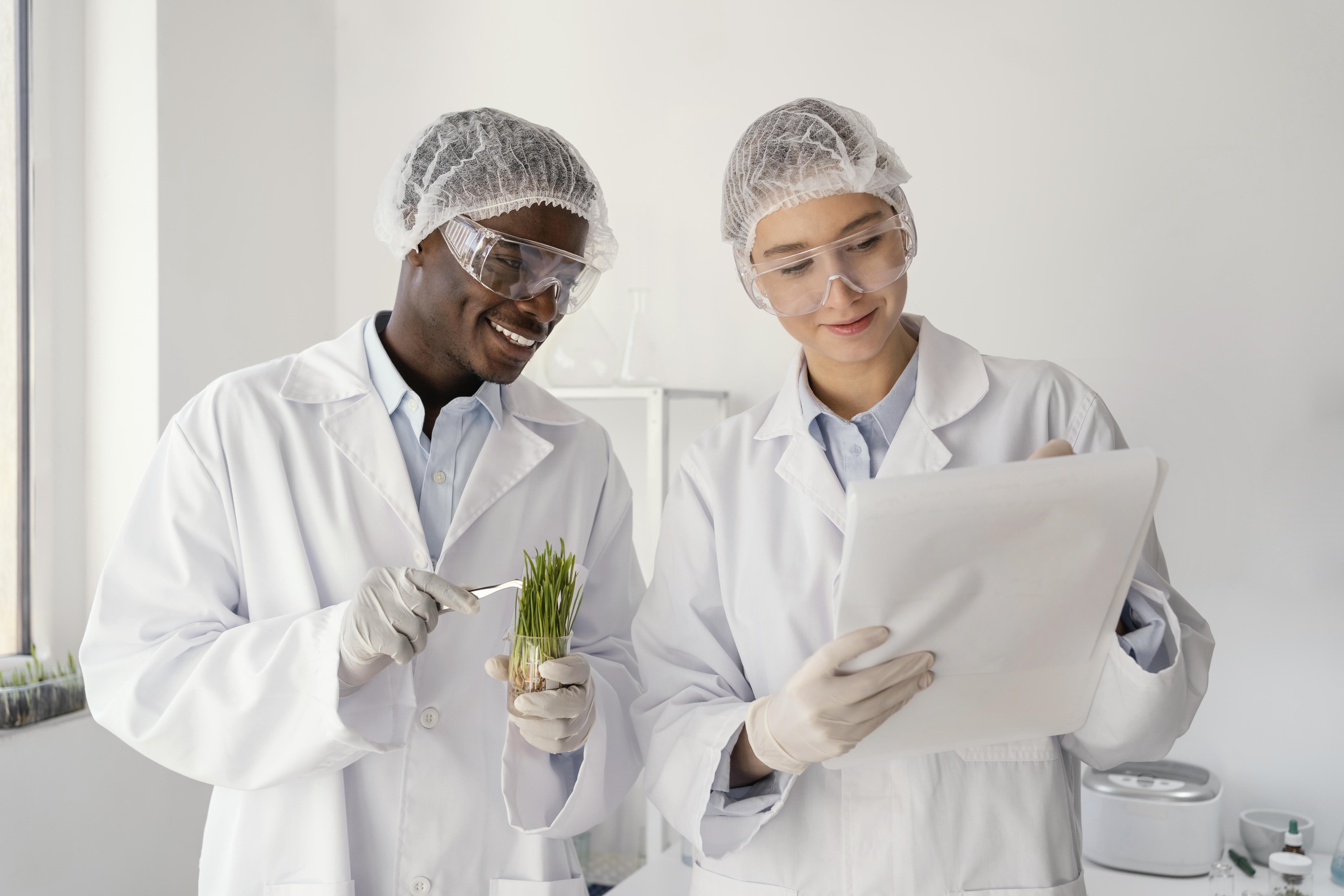 Food chemistry testing by Mérieux NutriSciences scientists ensuring accurate nutrition labeling and regulatory compliance.