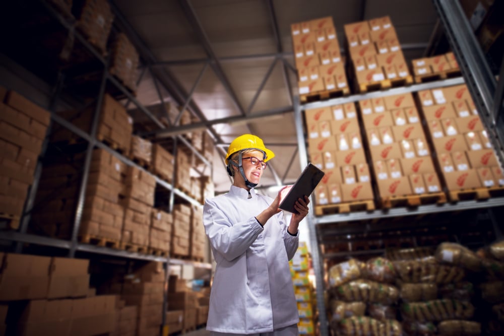 Third Party Auditing Services - Auditor inspecting warehouse | Mérieux NutriSciences